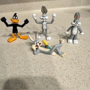 Lot/4 Bugs Bunny and Daffy Duck small collectible figurines VINTAGE